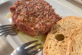 Steak tartar en Bar Álvaro en Huesca